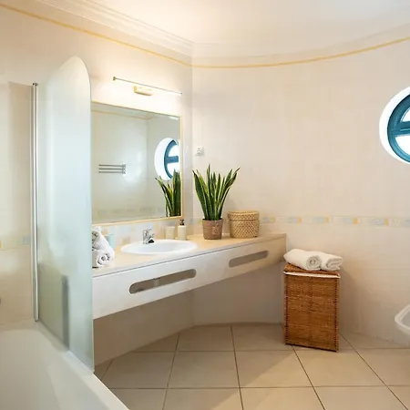 Albufeira-sea View/pool Casa Sara Linnea 1bedroom Apartment *